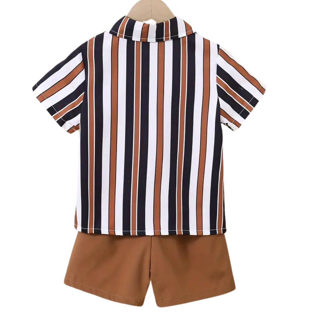 Conjunto a rayas de camisa manga corta y short para niños