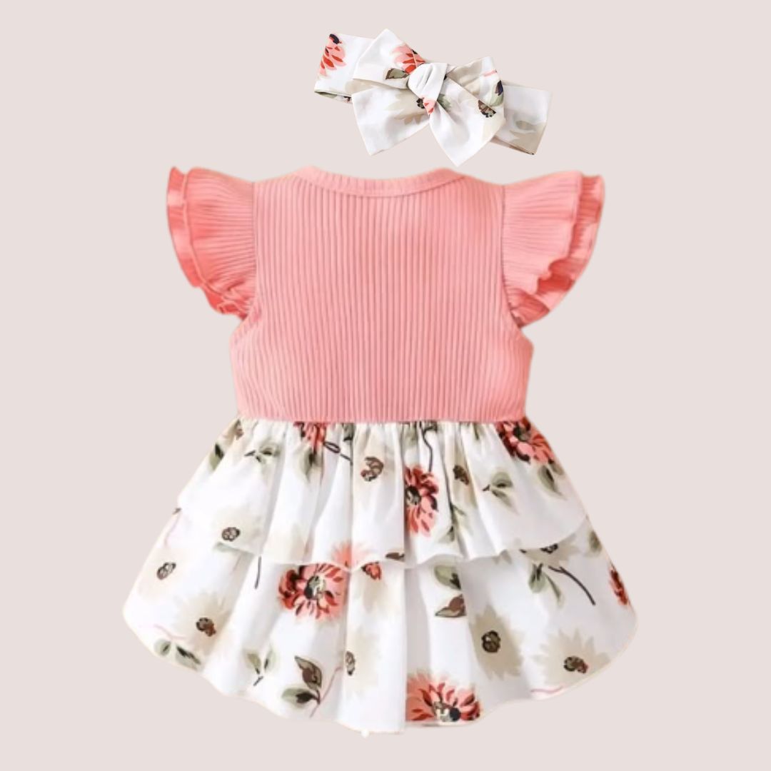 Conjunto de tres piezas blusa falda y cintillo con estampados para niña