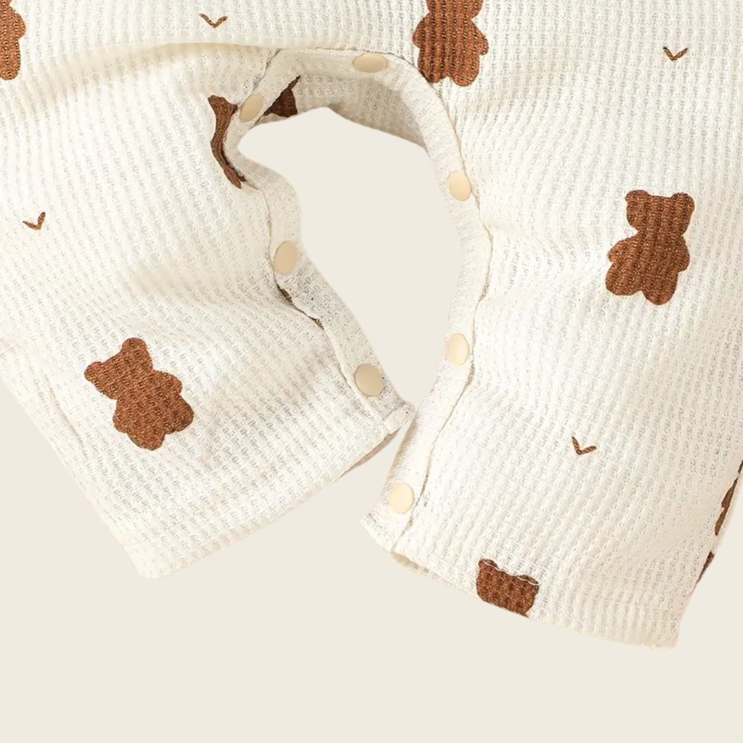 Conjunto de mono y sombrero con diseño de oso de dibujos animados
