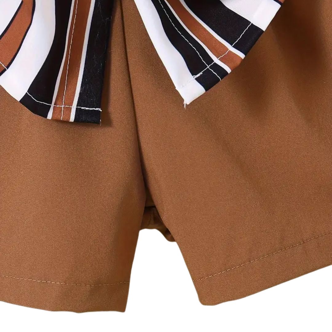 Conjunto a rayas de camisa manga corta y short para niños
