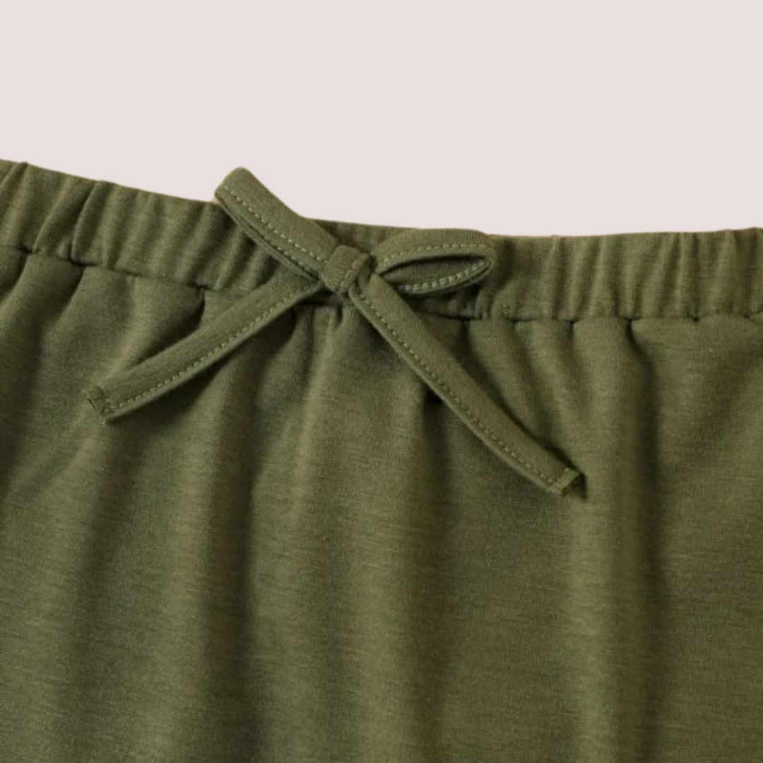 Conjunto de dos piezas para niños con polo sin mangas y short
