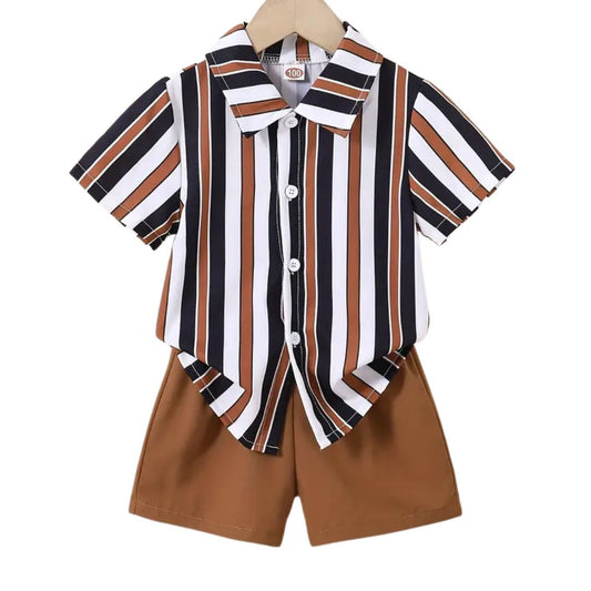 Conjunto a rayas de camisa manga corta y short para niños