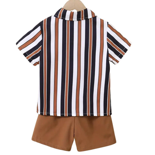 Conjunto a rayas de camisa manga corta y short para niños