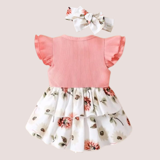Conjunto de tres piezas blusa falda y cintillo con estampados para niña