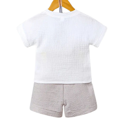 Conjunto camiseta y short casual con relieve