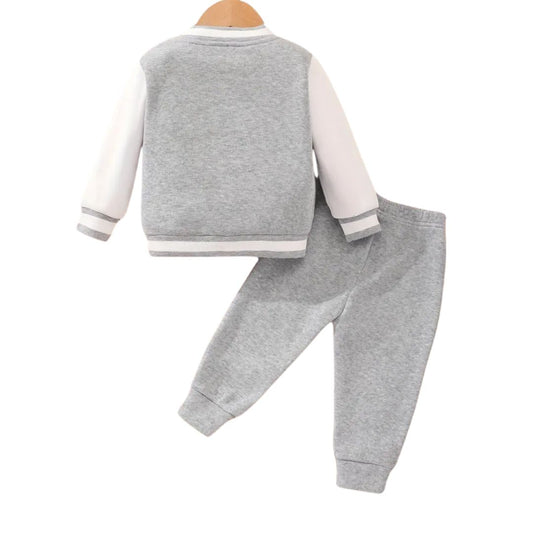 Polera abierta con botones y buzo para niños